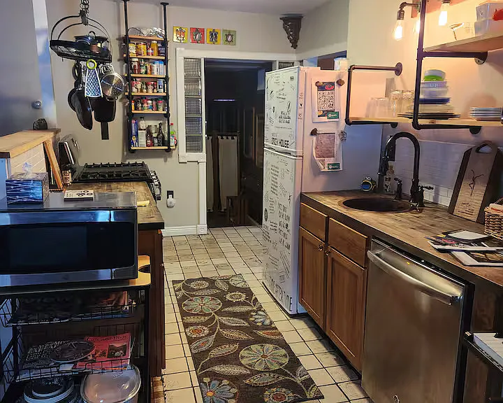 6105 Henry St — Photo 2