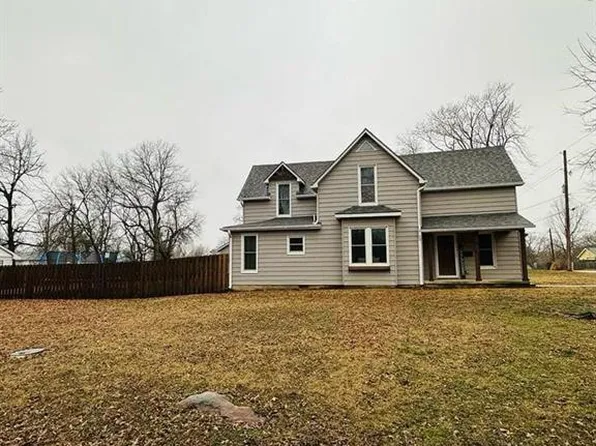 310 E Park St, Yates Center, KS 66783