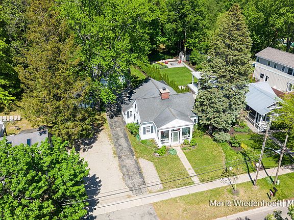 3rd image of 722 Lake St