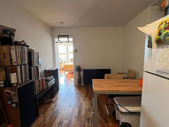 3rd image of 3022 Richmond St APT C