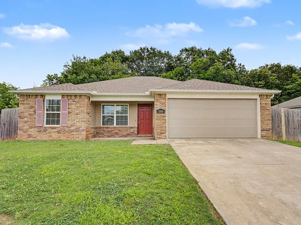 1106 S Spritz Dr, Fayetteville, AR 72701