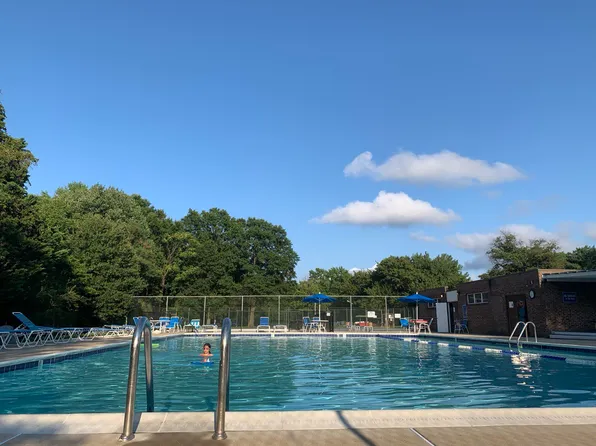 142 Georgetown Rd APT 11, Annapolis, MD 21403