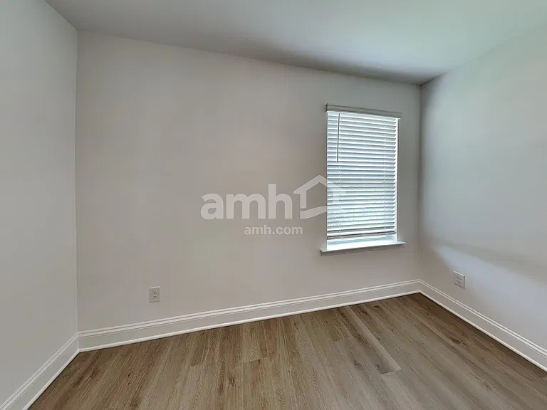 1128 Livengood Way — Photo 14
