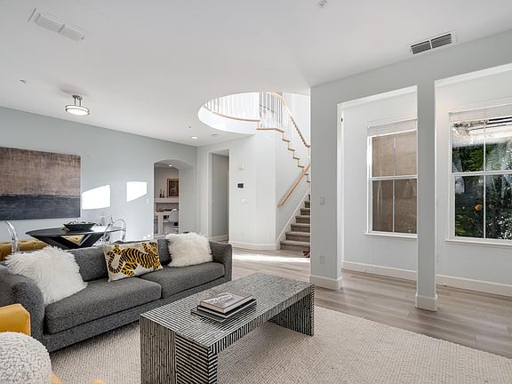 3rd image of 10 Summerbrooke Circle