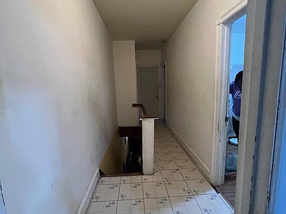 5th image of 1011 W Sedgley Ave