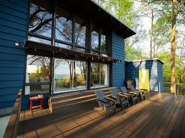 311 Dogwood Trl, Hillsville, VA 24343