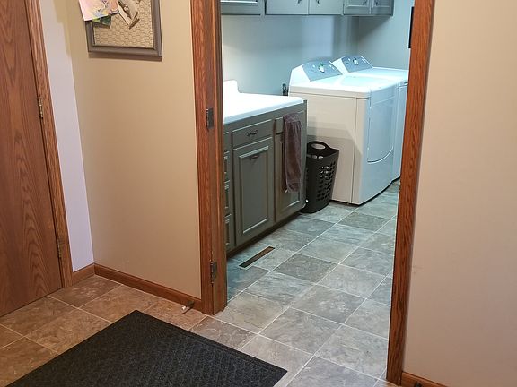 Entry & Laundry 
