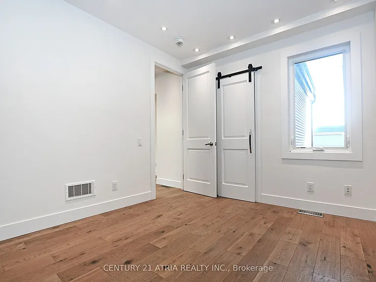 10 Palmerston Ave — Photo 29