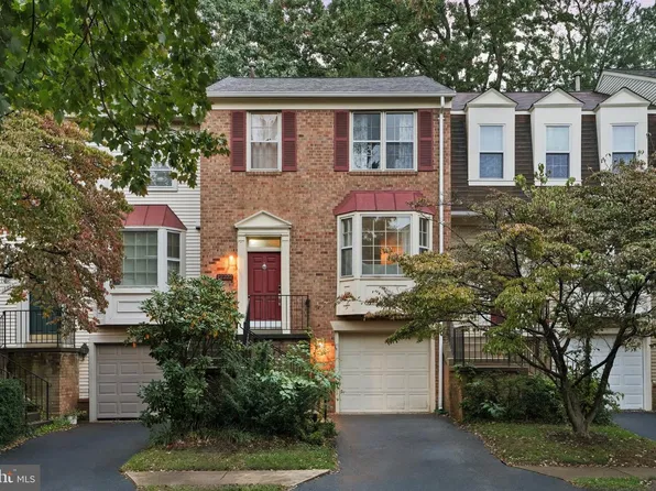 12222 Apple Orchard Ct, Fairfax, VA 22033