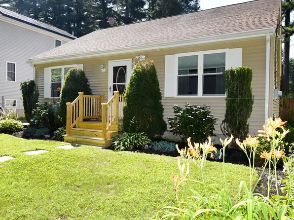34 13th Ave, Halifax, MA 02338