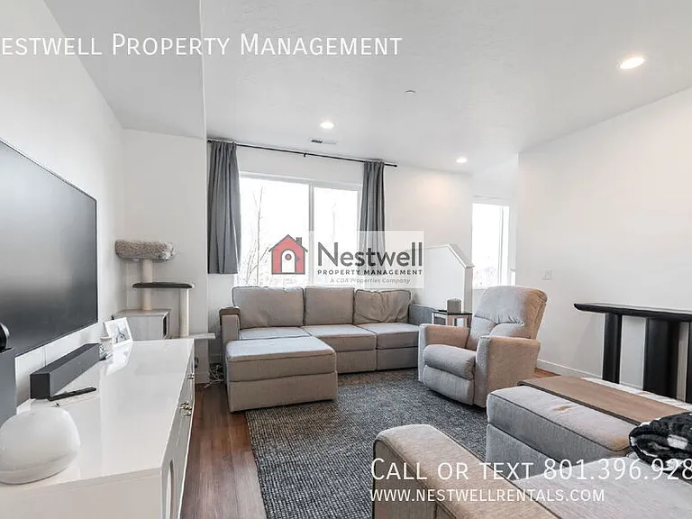359 N 700 W #21 — Photo 7