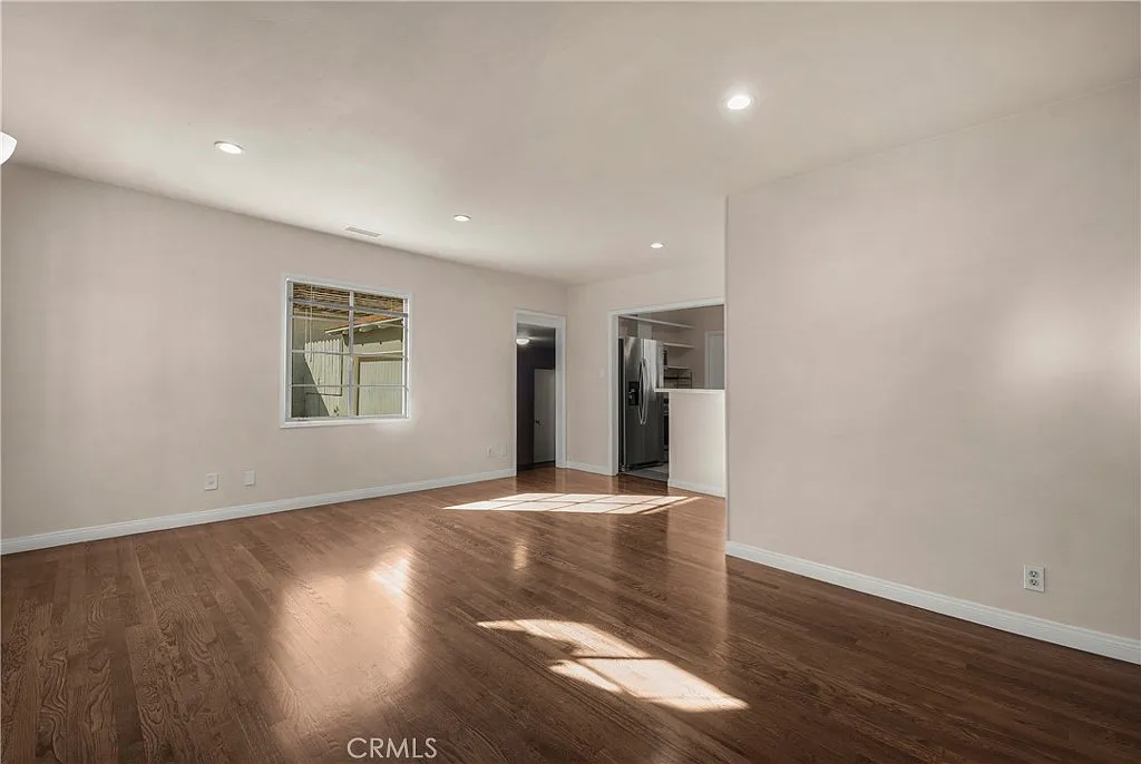 2 bed, 783 sqft, $3,300 — Photo 4