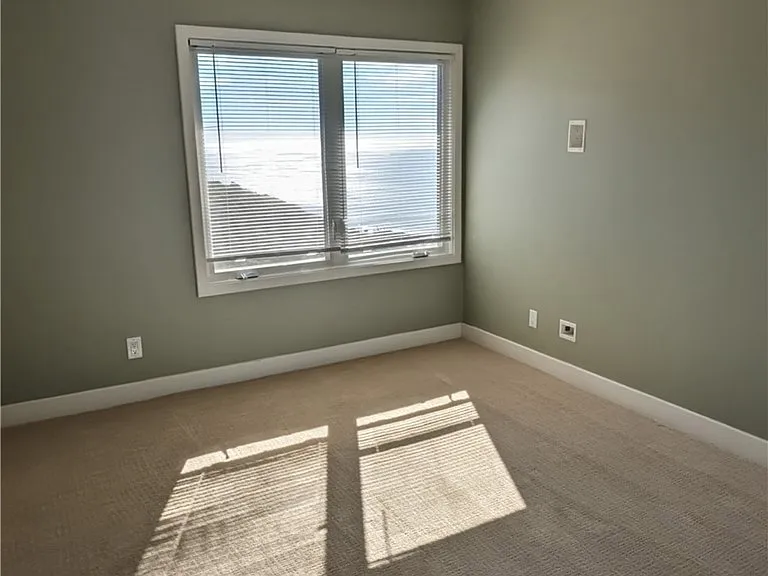 661 Nyes Pl — Photo 13