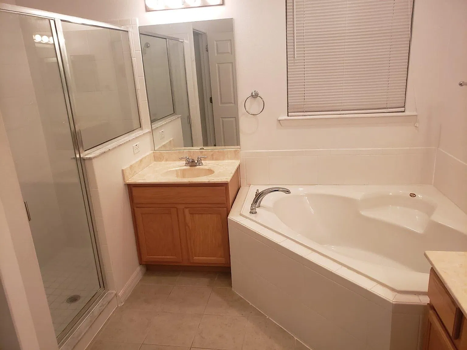 240 James Cir — Photo 4