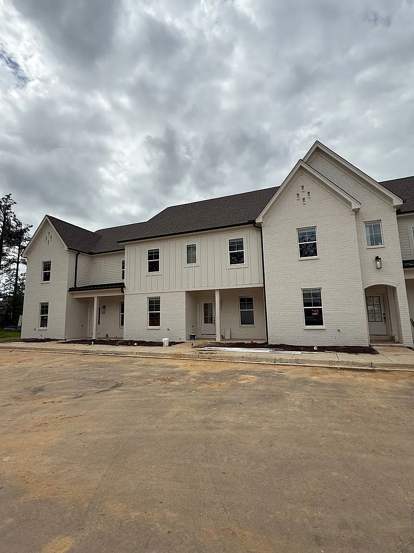 Patterson Place — Photo 2
