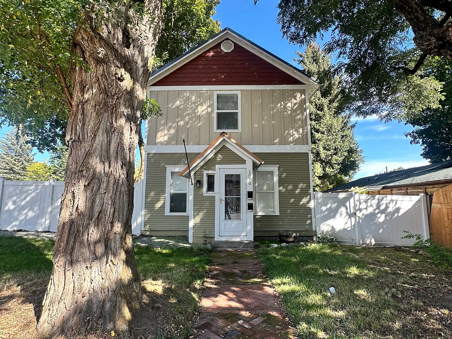 3 bed, 1.5 bath, 1177 sqft, $2,250 — Photo 1