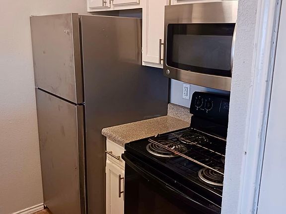 5th image of 9520 Royal Ln APT 305A