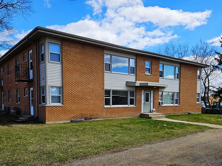 Lake Point Apartments — Photo 14