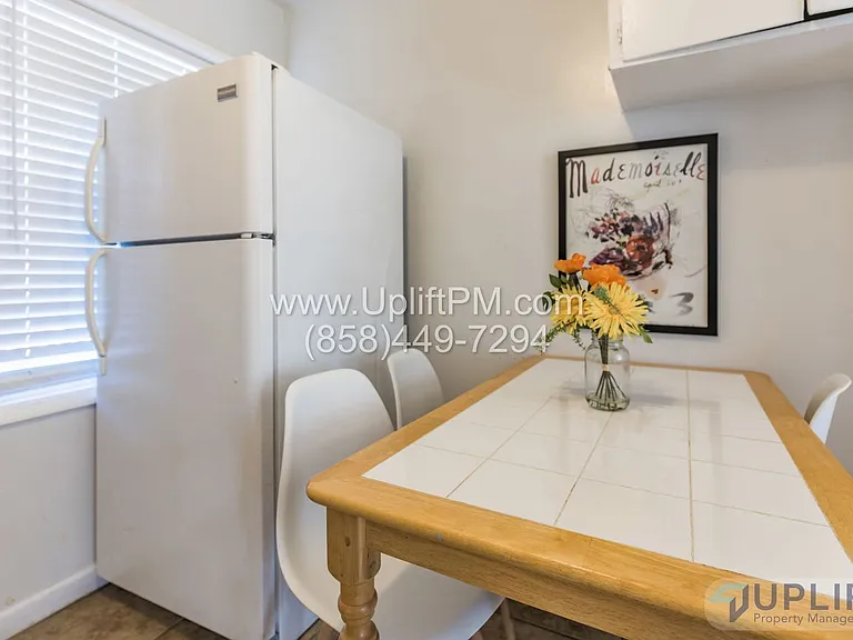 4833 Castle Ave — Photo 11