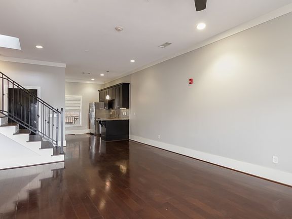 5th image of 1401 6th St Unit 2C