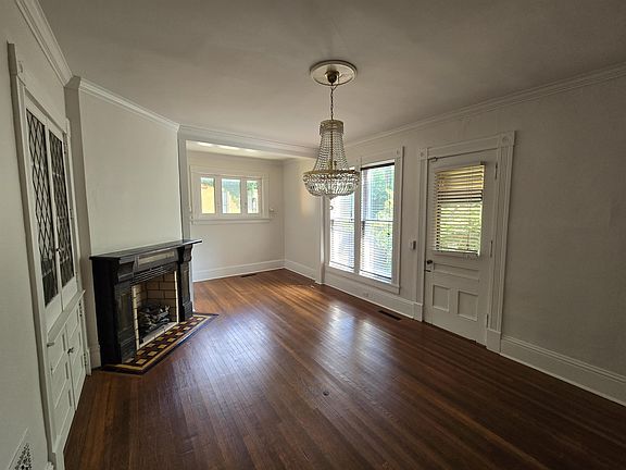 2nd image of 318 W Clinton St