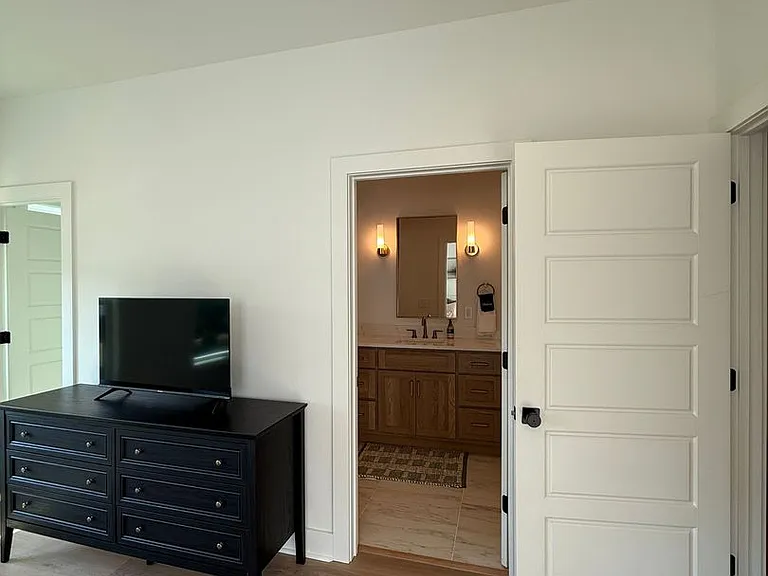 578 Pride Ave — Photo 3
