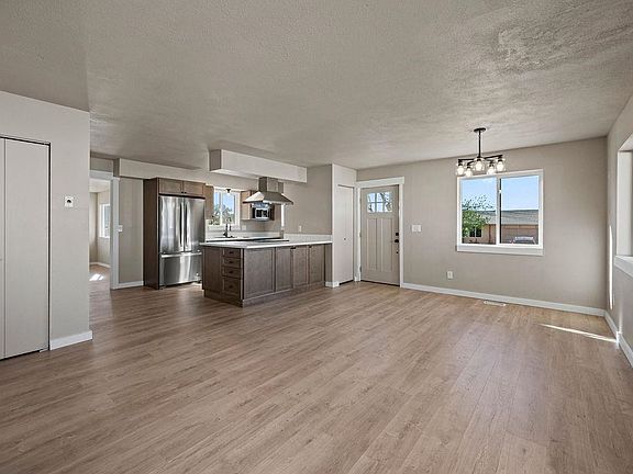 2nd image of 508 Rosa St