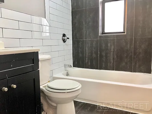 Rented by Real Street Inc | media 7