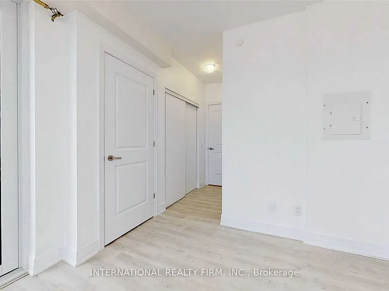 9085 Jane St #516 — Photo 26