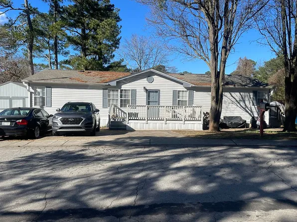 4625 Whispering Pines Dr, Buford, GA 30518