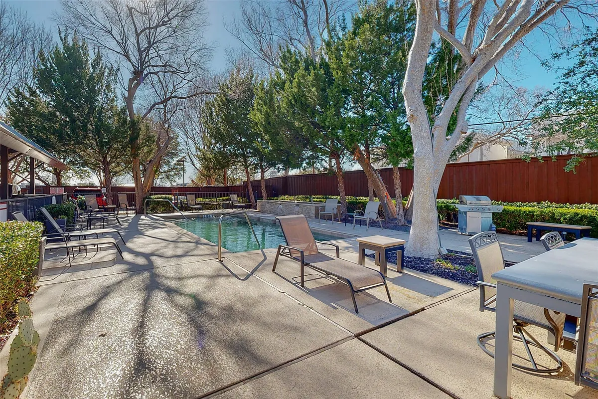Building Photo - 4605 Cedar Springs Rd #336