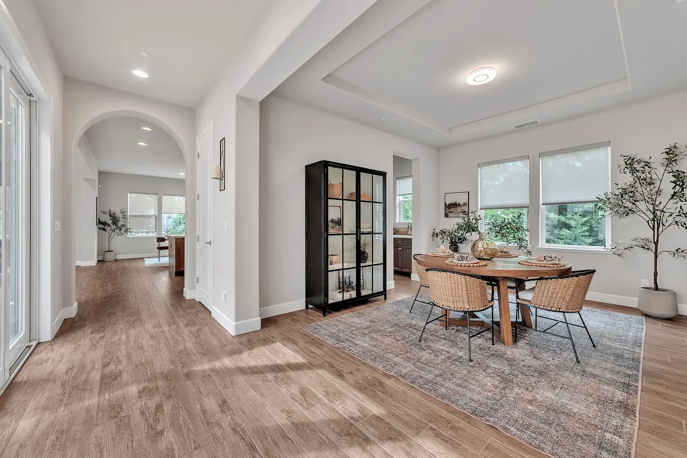 4 bed, 4.5 bath, 4200 sqft, $4,995 — Photo 3