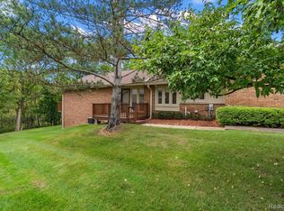 5515 Walnut Cir W #42, West Bloomfield, MI 48322