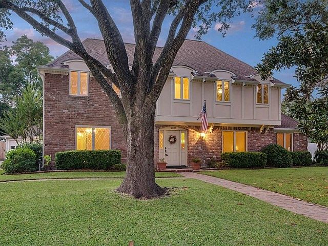 1st image of 2527 Fairway Dr