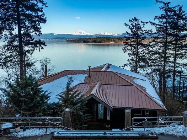 1822 Seacrest Drive, Lummi Island, WA 98262