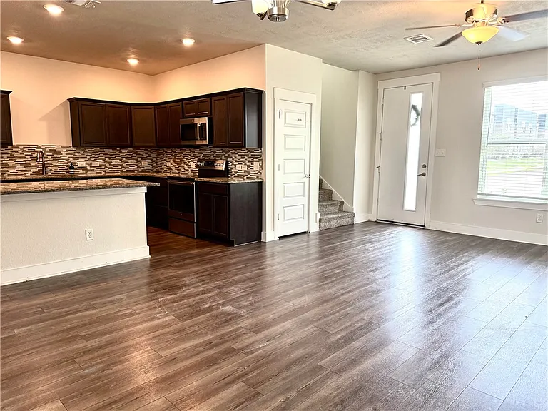 2425 Chinook Way — Photo 3