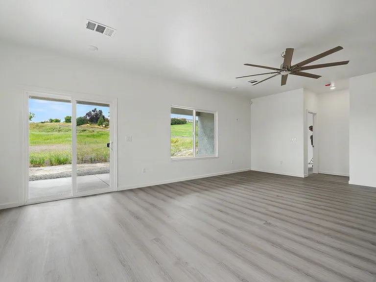 2426 Village Dr — Photo 28