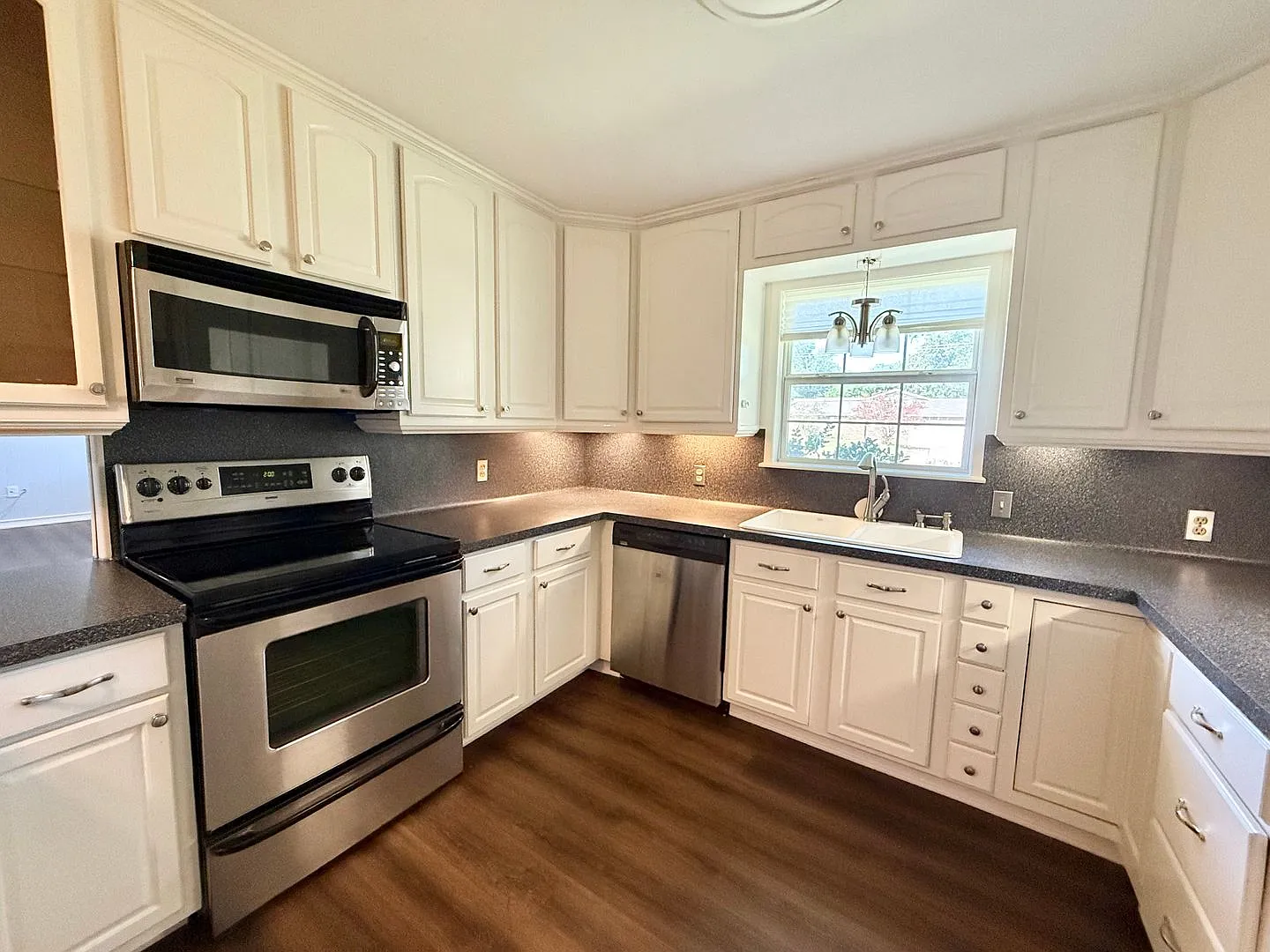 Spacious, Updated 3-bed/2-bath! — Photo 4