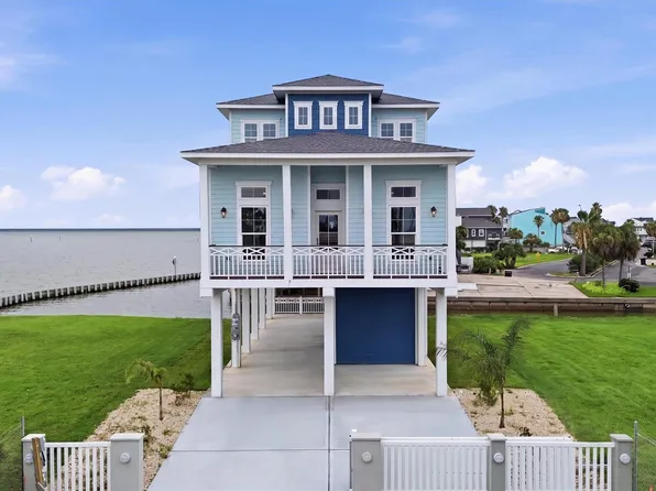 107 Gulf Dr, Tiki Island, TX 77554