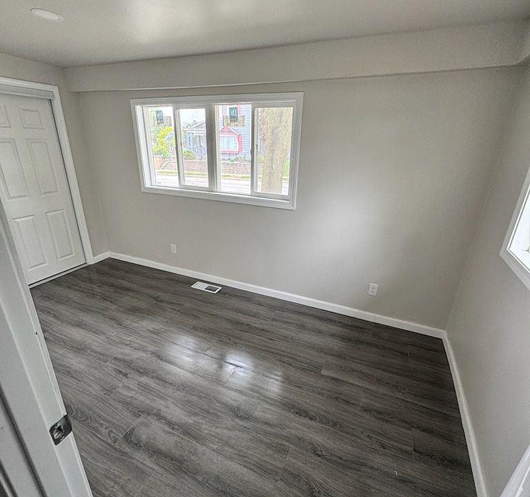 2nd image of 920 E Sycamore St APT 4
