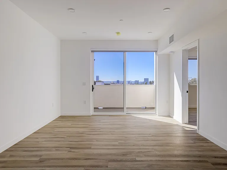Fairfax Apartments — Photo 64