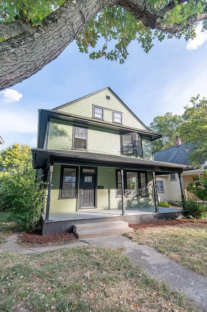 155 Belleview Ave photo 1