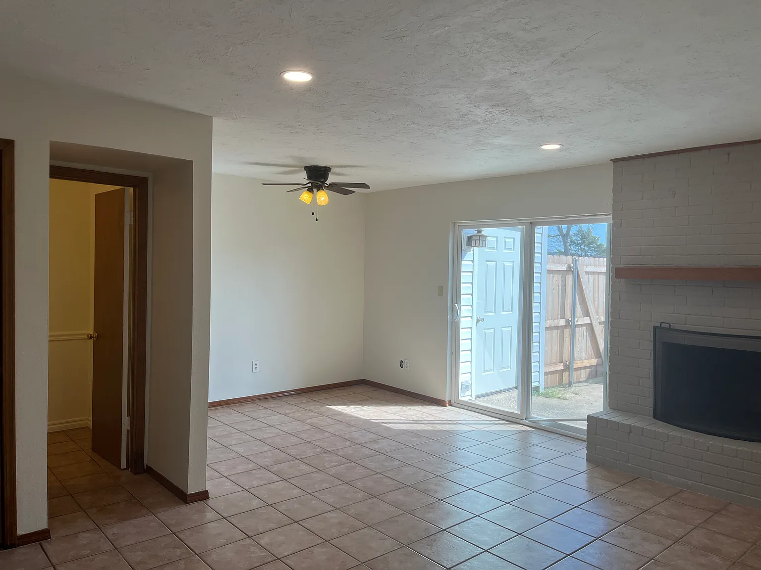 3901 N Kickapoo Ave — Photo 4