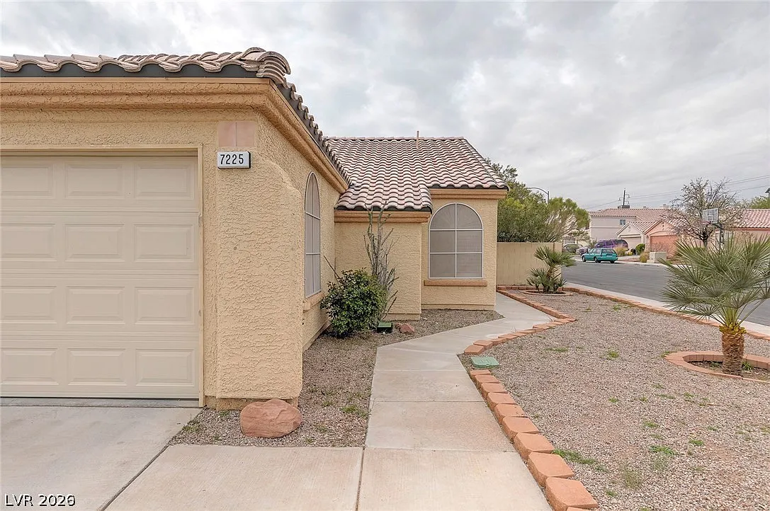 2 bed, 2.0 bath, 1131 sqft, $1,600 — Photo 4