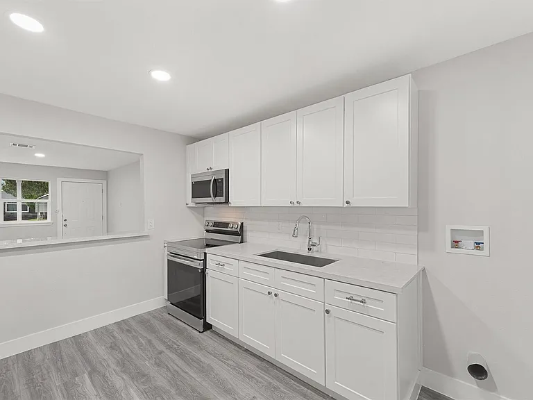 4630 Clover St — Photo 14