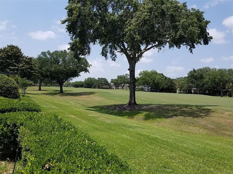 1st image of 36 Bendwood Dr