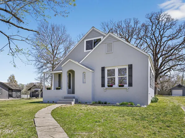 521 Oak Ridge Dr, Neosho, MO 64850