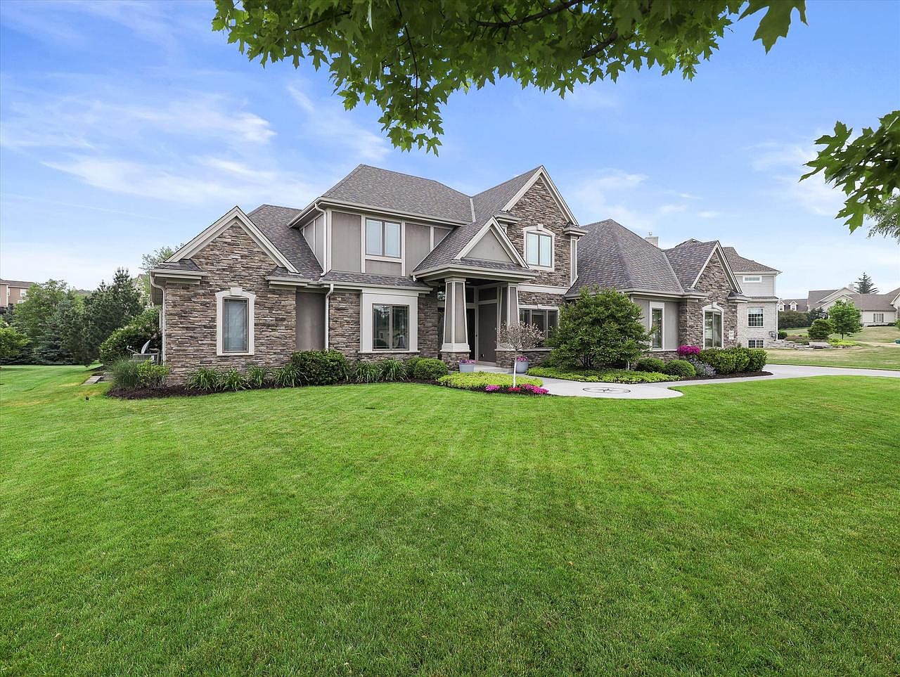 W207N5509 Carters Crossing CIRCLE, Menomonee Falls, WI 53051 MLS