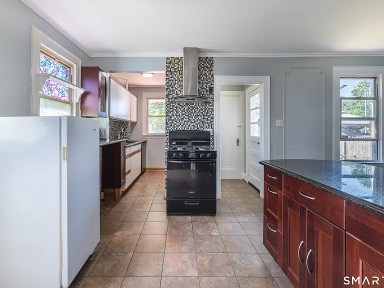 430 Blohm St — Photo 12