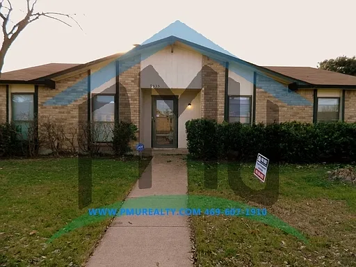 Available Now Lovely 3-Bedroom, 2-Bathroom Home Located In The Heart Of Dallas, Tx — Photo 1